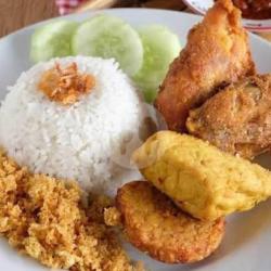 Paket Lengkap Ayam Kremes   Nasi   Tempe  Tahu