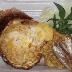 Nasi Sambel Telur Ceplok/dadar Komplit Garasi