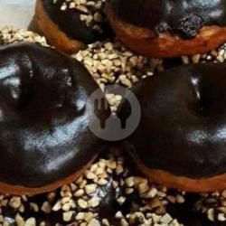 Donat Kacang Coklat