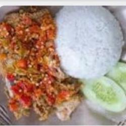 Nasi Ayam Geprekk   Telor Ceplok/dadar Free Mineral Cup