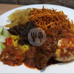 Nasi Kuning Khas Sulawesi