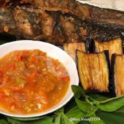 Lalapan Lele Tempe Terong ( Nasi, 1 Sambal, Sayur Lalapan )