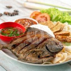 Ikan Bawal Goreng Kering