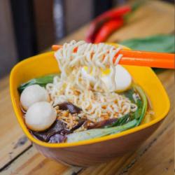 Mie Tomyum