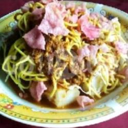 Lontong Mie Kuah Kacang