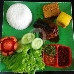 Nasi, Ayam Bakar, Tahu, Tempe , Lalab Sambal