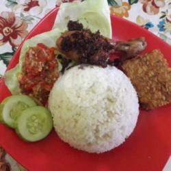 Ayam Kampus Dilaosin Ditemenin Nasi