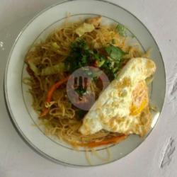 Fried Bee Hoon With Chicken