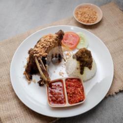 Nasi Putih Bebek Kremes Dada