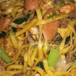 Mie Kuning Campur Kwetiau Daging