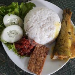 Nasi Penyetan Bandeng Presto