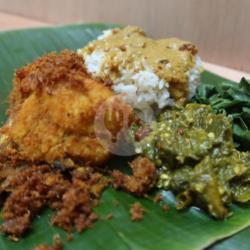 Nasi Padang Ayam Goreng Paket Komplit