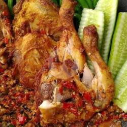 Ayam Goreng Penyet Lalapan