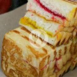 Roti Bakar Bandung Strawberry - Nanas