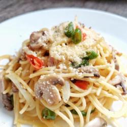 Spaghetti Aglio Olio Mushroom