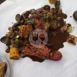 Kerang Campur, Udang, Cumi, 2 Lobster, 2 Slice Jagung