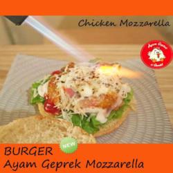 Burger Ayam Geprek Mozzarella