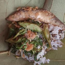 Sego Tiwul Urap Ikan Asin