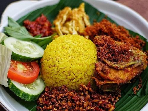 Nasi Kuning & Ayam GeJo BuLastri, Gunung Anyar