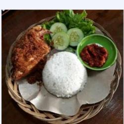 Ayam Goreng Serundeng Paha