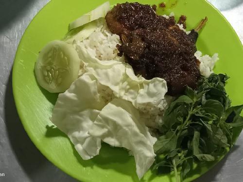 NASI BEBEK KHAS MADURA DEPAN TERMINAL DAMRI, JL. Tawes Raya