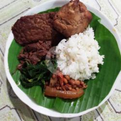 Nasi Gudeg Sambel Goreng Tahu Bacem