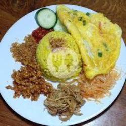 Nasi Kuning Telur Dadar Kentang Oreg Tempe