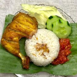 Nasi Lalapan Ayam Paha Goreng