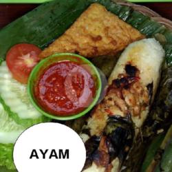 Nasi Bakar Isi (ayam)   Tempe   Sambal Dan Lalapan