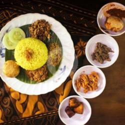 Nasi Kuning Empal Suwir