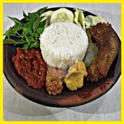 Nasi Penyetan Kepala Ayam