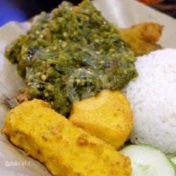 Nasi  Tahu  Tempe   Telur Dadar/ceplok  Sambel Ijo