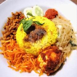 Nasi Kuning Telur Bumbu Balado