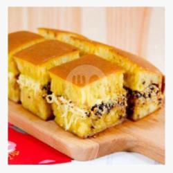 Martabak Manis Keju Coklat Susu