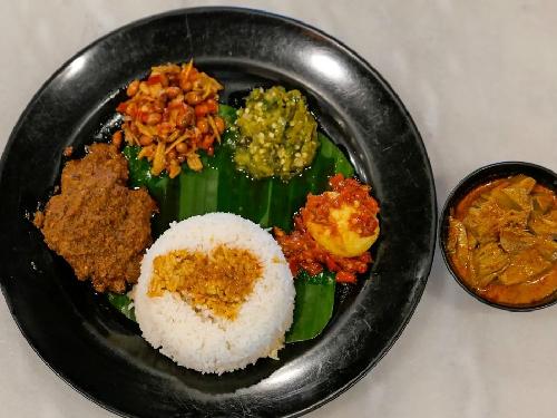 HalalFood Nasi Padang Basuo, Monang Maning