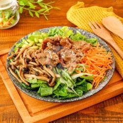 Beef Bulgogi Salad With Bulgogi Dressing