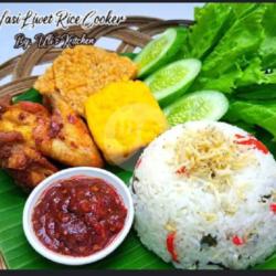 Ayam Penyet   Nasi Liwet ( Ayam Goreng, Nasi Liwet, Tahu, Tempe, Lalapan, Sambal)