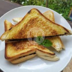 Roti Panggang Strawberry