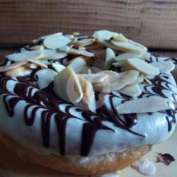 Donat Bakar Tiramisu Coklat Almond
