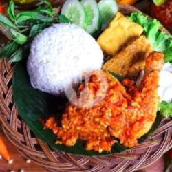 Nasi Ayam Penyet Dada Tahu Tempe Sate Telor Puyuh