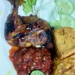 Paha Bakar ,tahu Tempe,sambal Lalapan