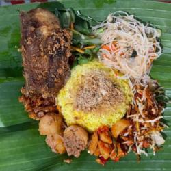 Nasi Kuning Tambah Ayam Goreng