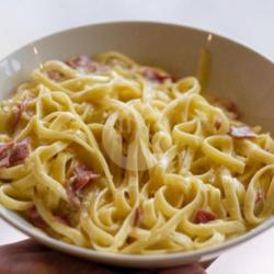 Vegetarian Pasta Carbonara With Vegetarian Ham Bacon