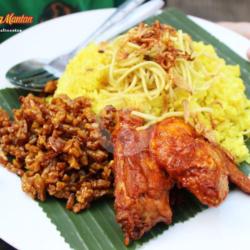 Nasi Kuning Ayam Pedas