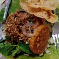 Nasi Pecel Peyek Ae Lv 2, Agak Pedas