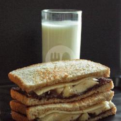 Roti Bakar Coklat - Kacang Dan Susu Jahe Merah