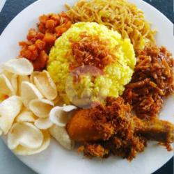 Nasi Kuning Ayam Rendang Free Es Teh