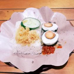 Nasi Uduk Telur Asin Kremes