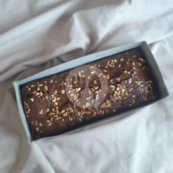 Shiny Fudgy Brownies Topping Kacang