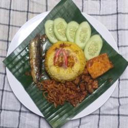 Nasi Kuning Tongkol Bumbu Merah